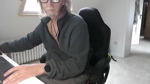 Snapshot of wyattearp64 chatting on 10.15.25 WyattEarp64 online show from 10.15.25