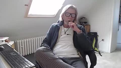 Snapshot of wyattearp64 chatting on 10.23.25 WyattEarp64 online show from 10.23.25