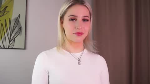 Snapshot of wymonelly chatting on 02.18.26 Lily online show from 02.18.26