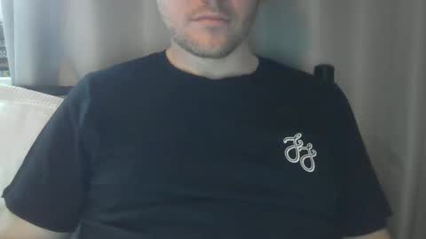 Snapshot of x_yes chatting on 11.11.25 x_yes online show from 11.11.25