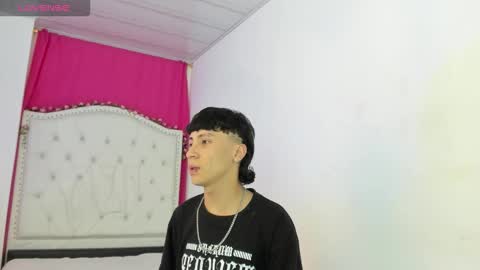 Snapshot of xaandergrey chatting on 11.17.25 xaanderGrey online show from 11.17.25