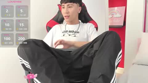 Snapshot of xaandergrey chatting on 11.18.25 xaanderGrey online show from 11.18.25