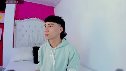 Snapshot of xaandergrey chatting on 11.30.25 xaanderGrey online show from 11.30.25