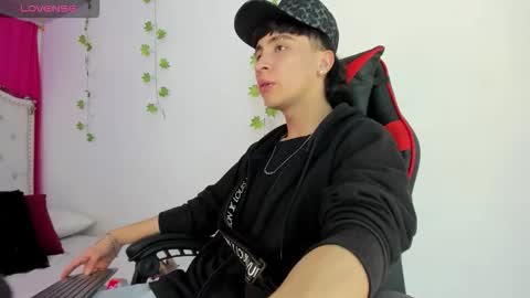 Snapshot of xaandergrey chatting on 12.13.25 xaanderGrey online show from 12.13.25