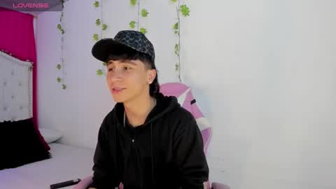 Snapshot of xaandergrey chatting on 12.15.25 xaanderGrey online show from 12.15.25