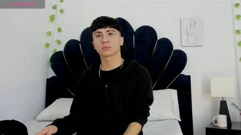 Snapshot of xaandergrey chatting on 12.22.25 xaanderGrey online show from 12.22.25