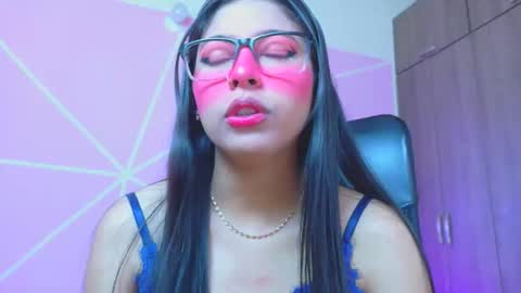 Snapshot of xallysonx_ chatting on 04.19.26 XALLYSONX online show from 04.19.26