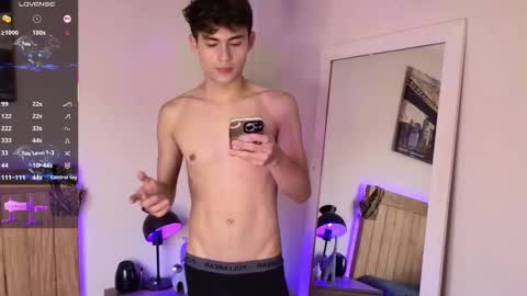 Snapshot of xander_card chatting on 09.10.25 Xander Cardona online show from 09.10.25