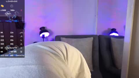 Snapshot of xander_card chatting on 09.12.25 Xander Cardona online show from 09.12.25