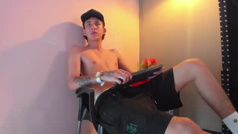 Snapshot of xander_owen2 chatting on 02.14.26 XANDER online show from 02.14.26