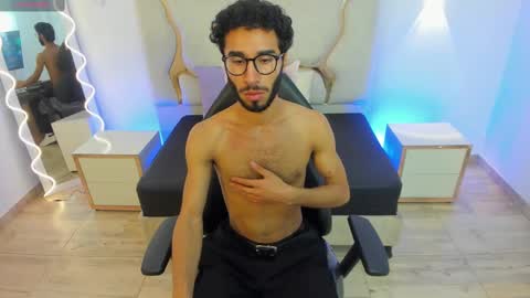 Snapshot of xander_tay chatting on 12.03.24 ISSANDER online show from 12.03.24