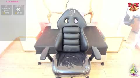 Snapshot of xander_tay chatting on 12.04.24 ISSANDER online show from 12.04.24