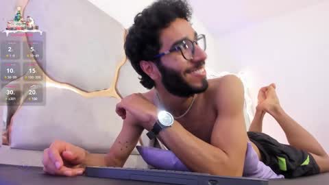 Snapshot of xander_tay chatting on 12.05.24 ISSANDER online show from 12.05.24