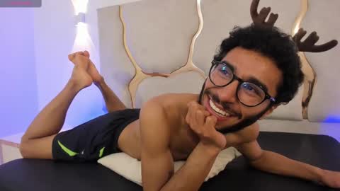 Snapshot of xander_tay chatting on 12.06.24 ISSANDER online show from 12.06.24