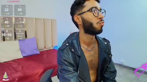 Snapshot of xander_tay chatting on 12.19.24 ISSANDER online show from 12.19.24