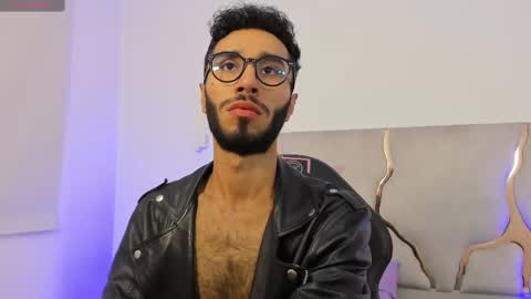 Snapshot of xander_tay chatting on 12.27.24 ISSANDER online show from 12.27.24