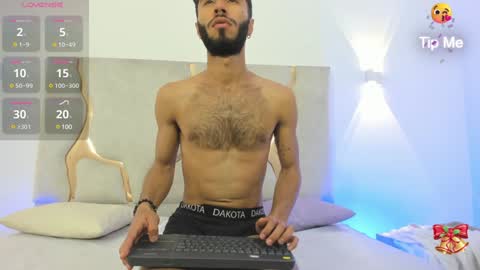 Snapshot of xander_tay chatting on 12.30.24 ISSANDER online show from 12.30.24