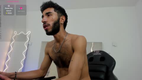 Snapshot of xander_tay chatting on 01.03.25 ISSANDER online show from 01.03.25