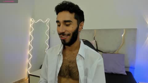 Snapshot of xander_tay chatting on 01.04.25 ISSANDER online show from 01.04.25