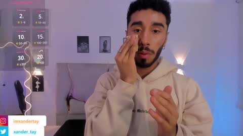 Snapshot of xander_tay chatting on 02.11.25 ISSANDER online show from 02.11.25