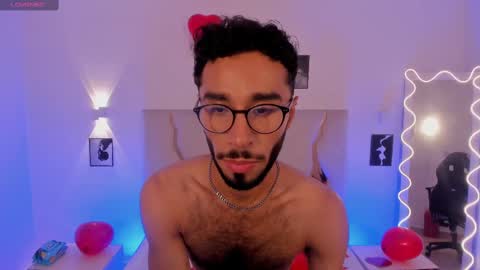 Snapshot of xander_tay chatting on 02.14.25 ISSANDER online show from 02.14.25