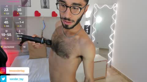 Snapshot of xander_tay chatting on 02.17.25 ISSANDER online show from 02.17.25