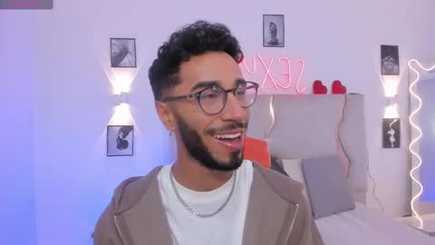 Snapshot of xander_tay chatting on 03.01.25 ISSANDER online show from 03.01.25