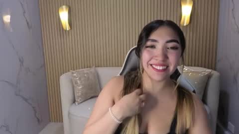 Snapshot of xanthe_tx chatting on 05.19.26 Live 1500am 2100pm COLOMBIAN HOUR online show from 05.19.26