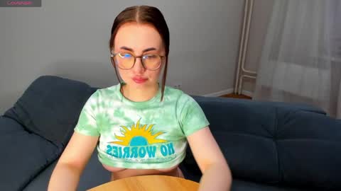 Snapshot of xapka_lapka chatting on 05.05.26 Alice online show from 05.05.26