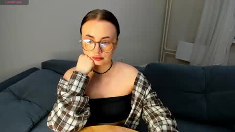 Snapshot of xapka_lapka chatting on 05.08.26 Alice online show from 05.08.26