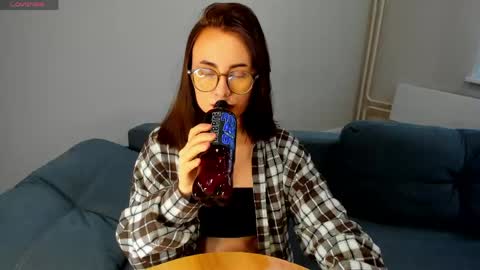Snapshot of xapka_lapka chatting on 05.23.26 Alice online show from 05.23.26