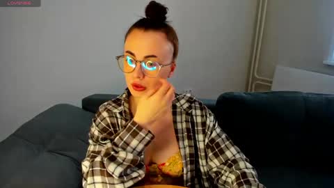 Snapshot of xapka_lapka chatting on 05.28.26 Alice online show from 05.28.26