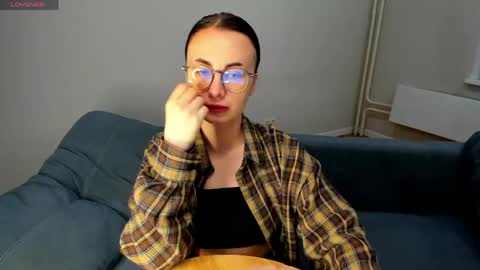 Snapshot of xapka_lapka chatting on 05.30.26 Alice online show from 05.30.26