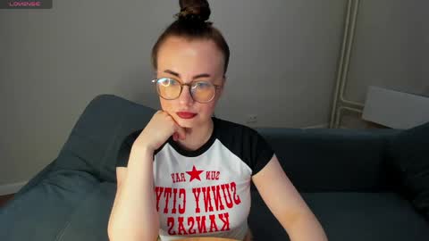 Snapshot of xapka_lapka chatting on 06.07.26 Alice online show from 06.07.26