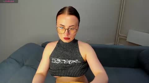 Snapshot of xapka_lapka chatting on 06.15.26 Alice online show from 06.15.26