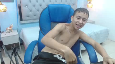 Snapshot of xavii_18_ chatting on 01.22.25 xavii_18_ online show from 01.22.25