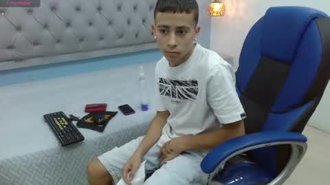 Snapshot of xavii_18_ chatting on 02.12.25 xavii_18_ online show from 02.12.25