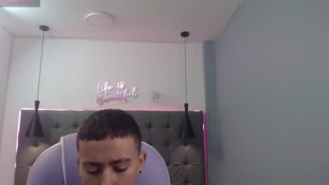 Snapshot of xavii_18_ chatting on 03.11.25 xavii_18_ online show from 03.11.25