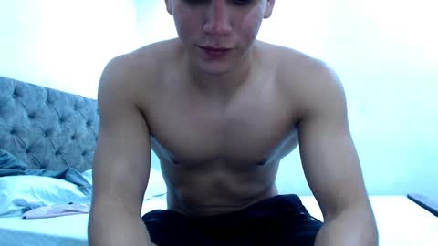 Snapshot of xbodyonfirex chatting on 10.06.25 max online show from 10.06.25