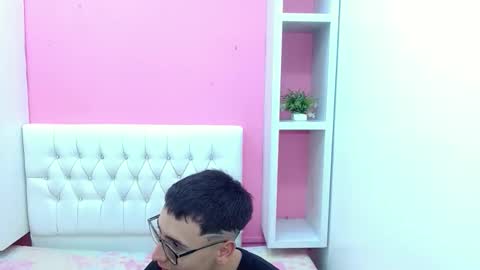 Snapshot of xcoupleplayxx chatting on 04.19.26 xcoupleplayxx online show from 04.19.26