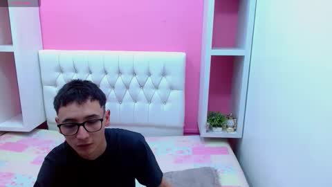 Snapshot of xcoupleplayxx chatting on 04.22.26 xcoupleplayxx online show from 04.22.26
