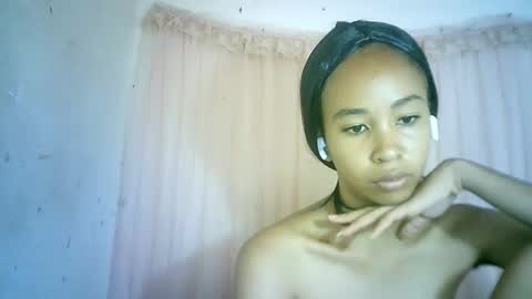 Snapshot of xenna610827 chatting on 01.26.25 xenna610827 online show from 01.26.25