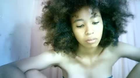 Snapshot of xenna610827 chatting on 02.03.25 xenna610827 online show from 02.03.25