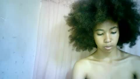 Snapshot of xenna610827 chatting on 02.05.25 xenna610827 online show from 02.05.25