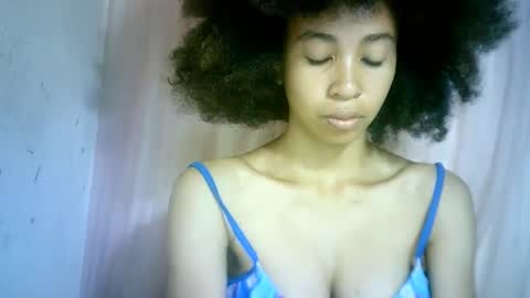 Snapshot of xenna610827 chatting on 02.05.25 xenna610827 online show from 02.05.25