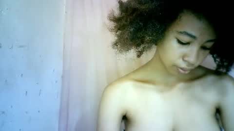 Snapshot of xenna610827 chatting on 02.12.25 xenna610827 online show from 02.12.25