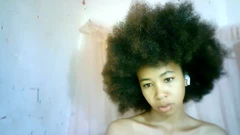 Snapshot of xenna610827 chatting on 02.19.25 xenna610827 online show from 02.19.25