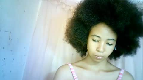 Snapshot of xenna610827 chatting on 02.21.25 xenna610827 online show from 02.21.25