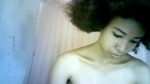 Snapshot of xenna610827 chatting on 02.22.25 xenna610827 online show from 02.22.25