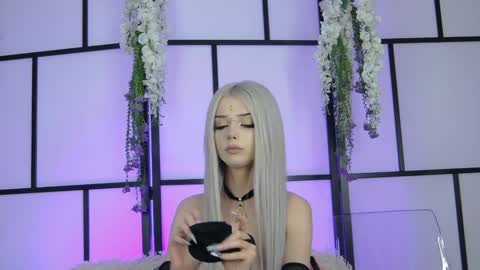 Snapshot of xenomy chatting on 12.17.25 xenomy online show from 12.17.25